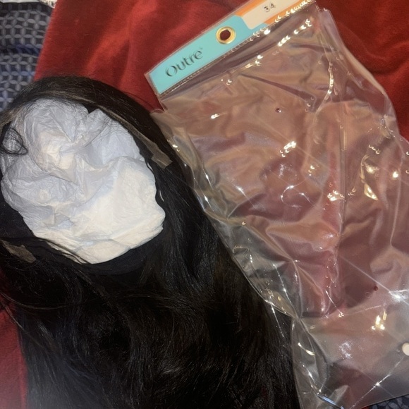 Outre Selena  Natural look HD Lace straight hair wig 150% density - Picture 14 of 16